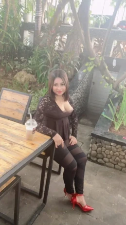 Monicasari — 2 / 8