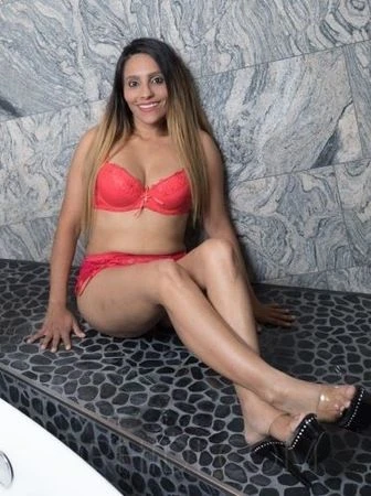 Jessy, Escort, Essen