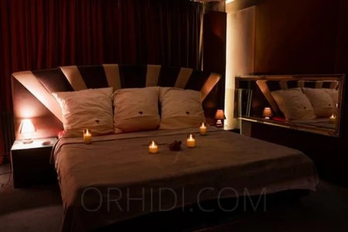 Charlies Hamburg — 13 / 18