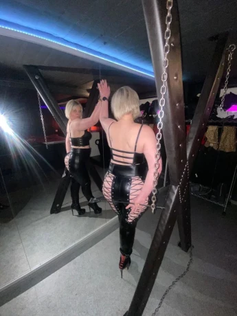 Mistress Mona — 2 / 5