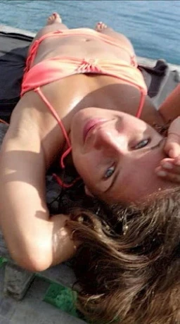 Anastasia Nur Tantramassag — 2 / 4