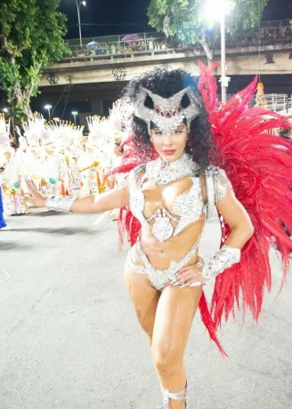 Amanda Brazil — 23 / 25