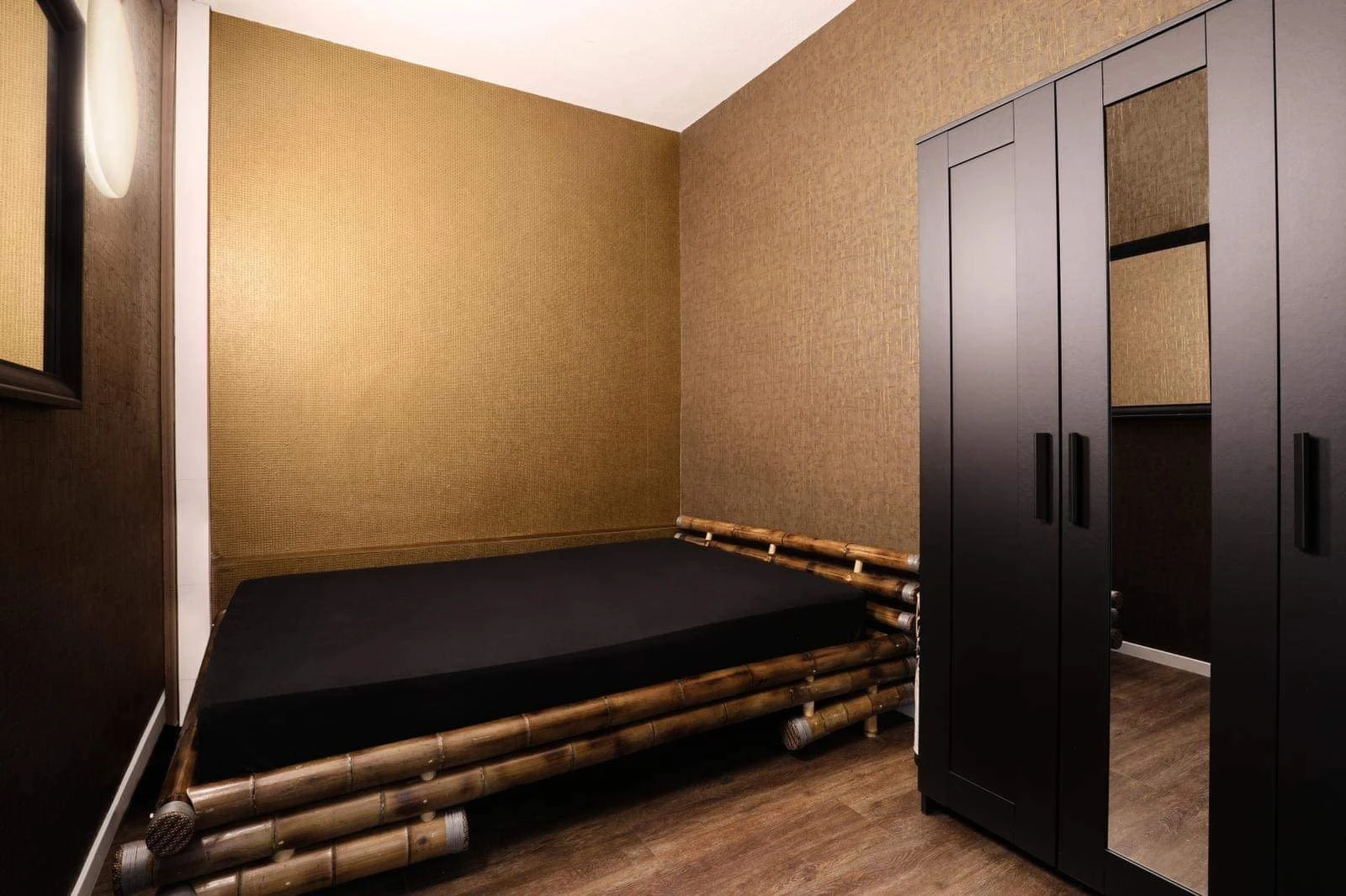 Hause Nr1, Escort, Basel