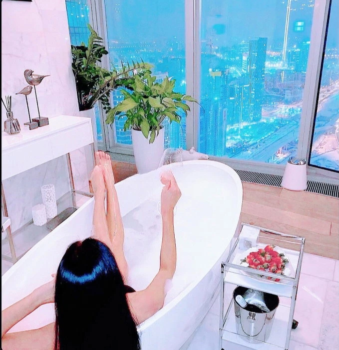 Sara, Escort, Dubai
