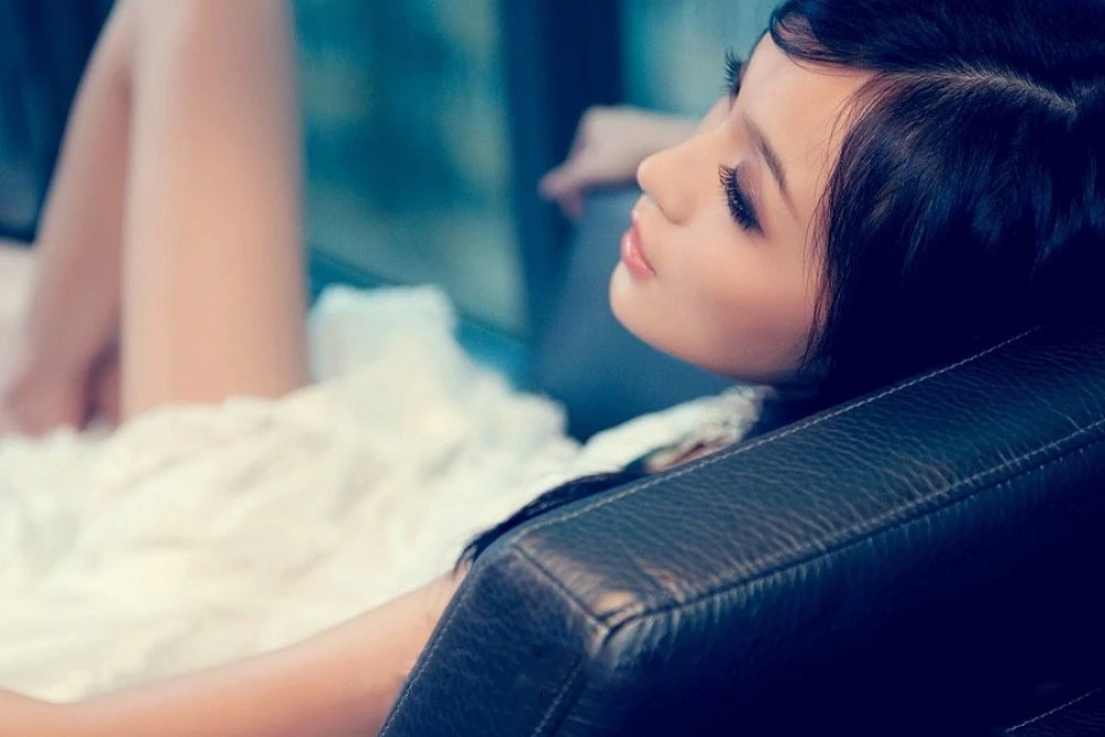 Angie — 2 / 5