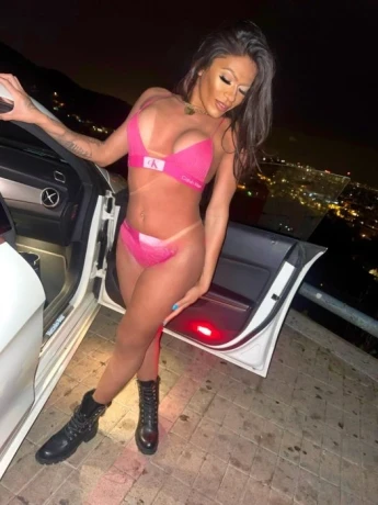 Sarah Bella — 8 / 12