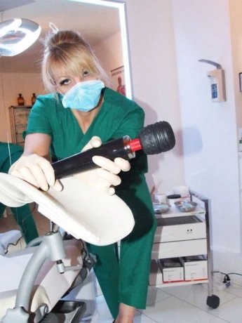 Domina Esther — 3 / 23