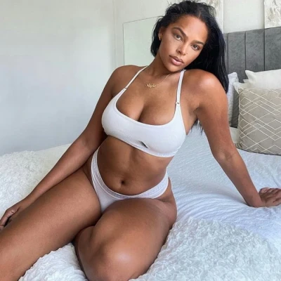 Summer, Escort, Manama