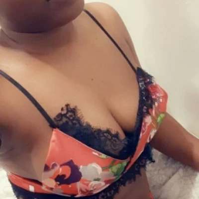 Della, Escort, Ahmadi