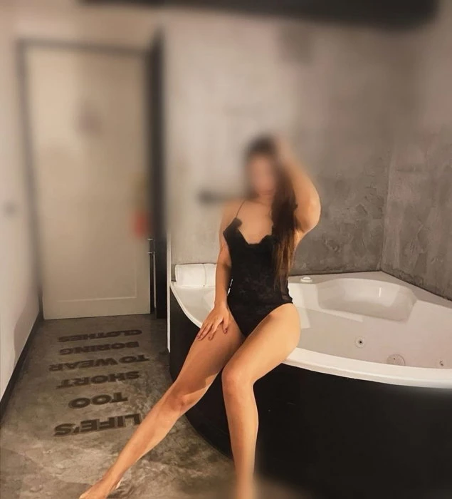 Valeria — 2 / 3