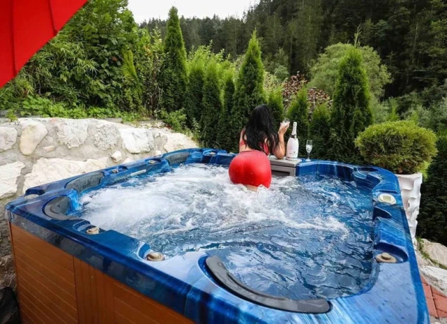 Jessica 11 — 2 / 5