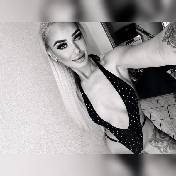 Deutsche Luna Marie — 12 / 14