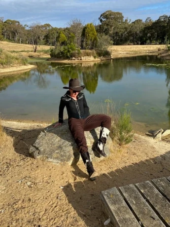 Linda Jones — 1 / 6