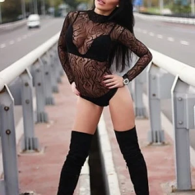 Donna, Escort, Brest