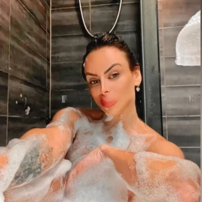 Larissa, Escort, Dudley