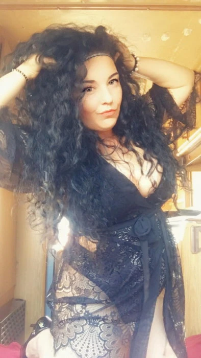 Nia — 3 / 5