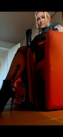 Mistress Queen Lara — 8 / 12