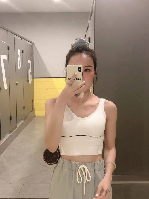 Angela — 5 / 8