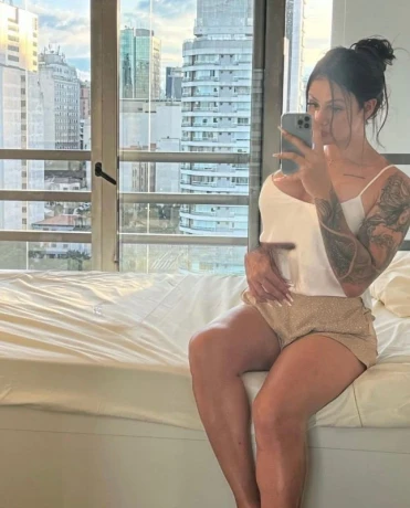 Bianca Andrade — 8 / 12