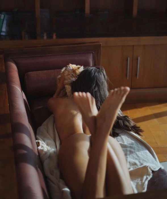 Kylie — 2 / 3