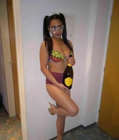 Selinaanalfull — 15 / 25