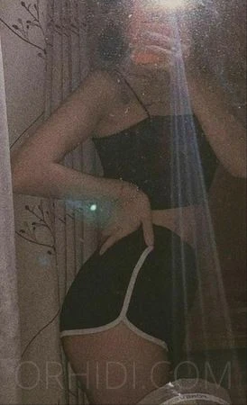 Nicole — 2 / 4