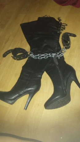 BIZZARLADY — 23 / 24