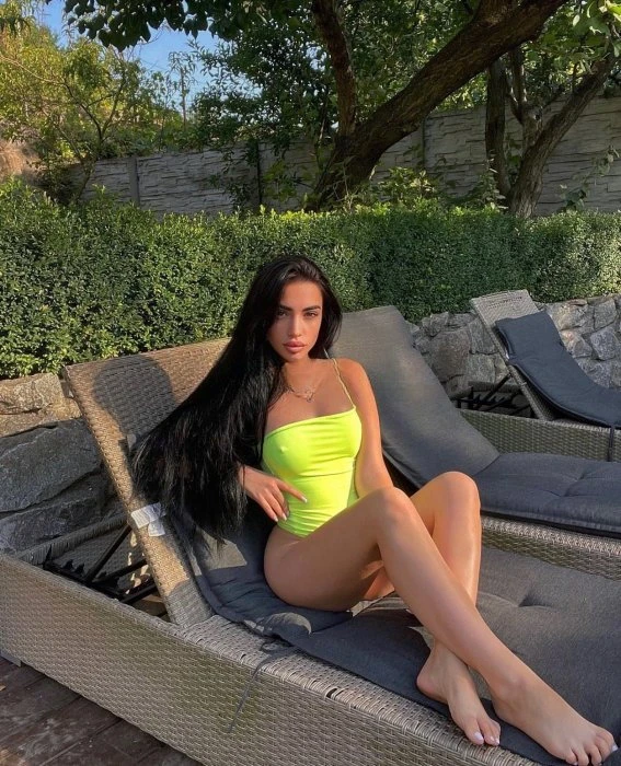 Polina — 4 / 5