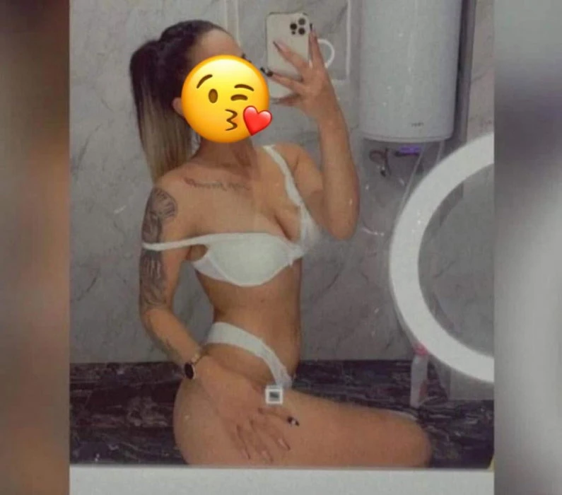 Karina — 2 / 4
