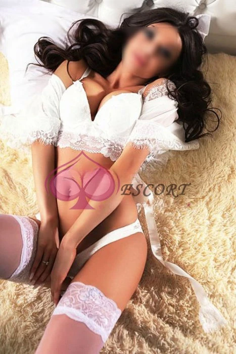 Cara, Escort, Paris
