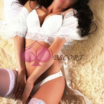Cara, Escort, Paris