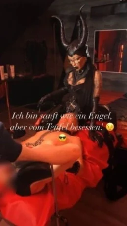 Domina Vicky — 3 / 11