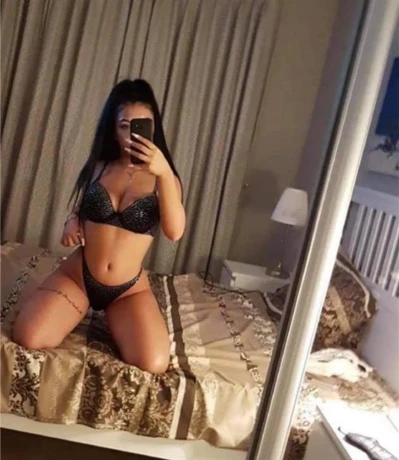 Denisa Naturliche Schonheit Mit Geiler Arsch — 2 / 3