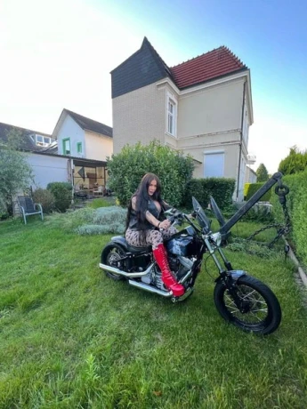 Ts Angela Fox — 1 / 11