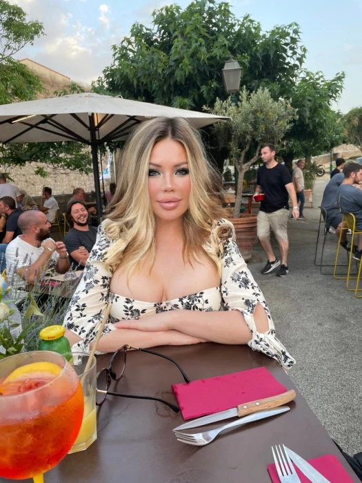 Lindsia, Escort, Paris