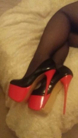 Miss Holly Hypnotic  — 1 / 3