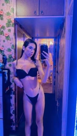 Dayana Apple — 1 / 5