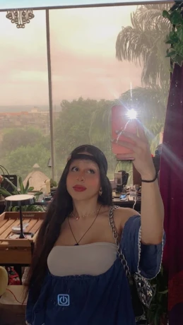 Maria Vittoria — 8 / 12