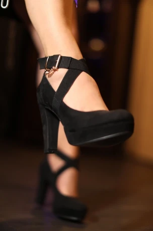 Domina Mara Luvee — 3 / 6