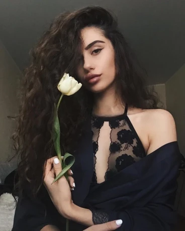 Cassie — 2 / 5
