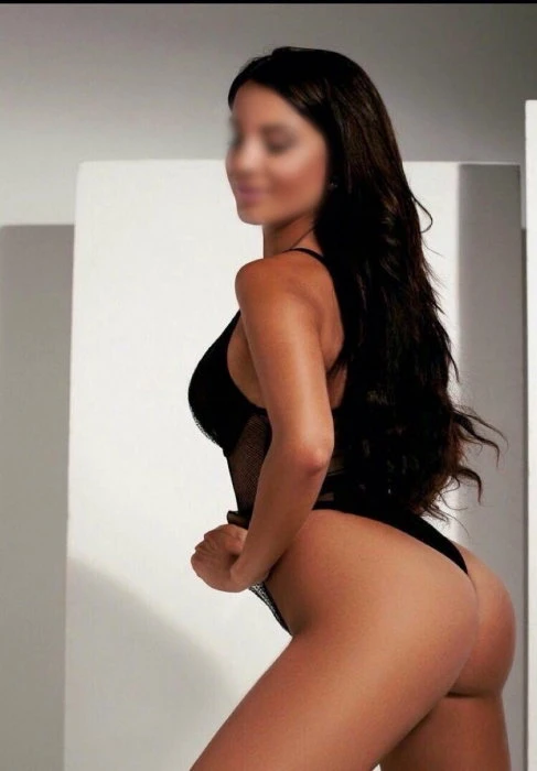 Evelyn, Escort, Geneva
