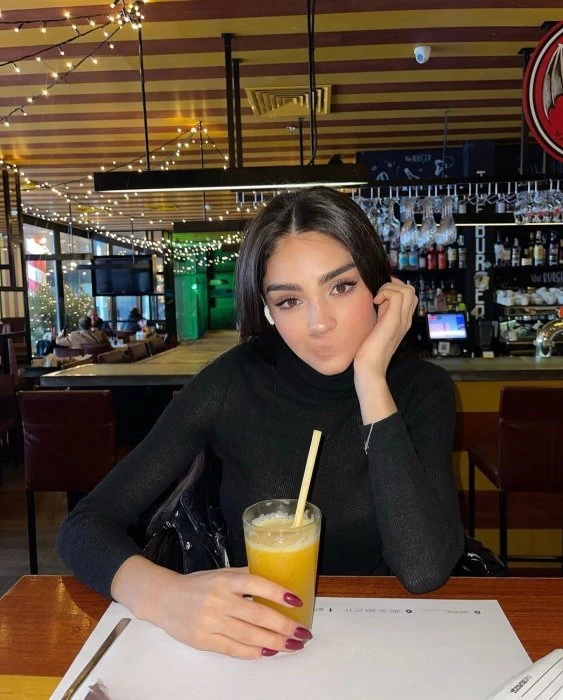 Yana — 4 / 9