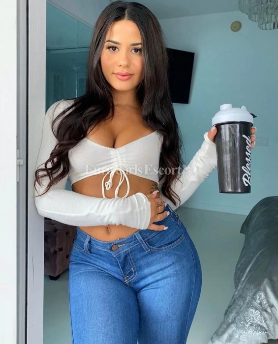 Samantha — 2 / 3