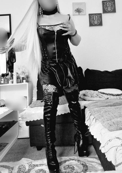 Roxanalove — 3 / 22