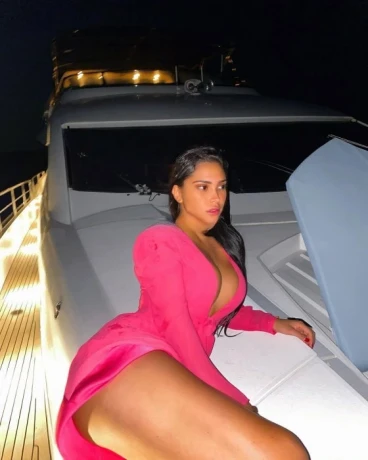 Natasha Glee — 2 / 3