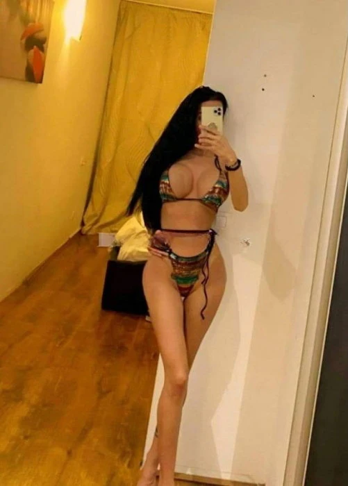 Myra, Escort, Metz