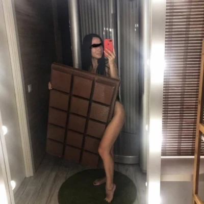 Elona, Escort, Porto