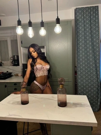 TS B*rbie — 10 / 18