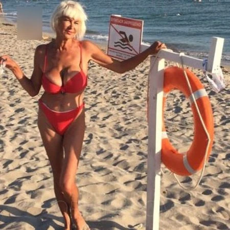 SOPHIE HAUSFRAU MIT SEXY RAUER STIMME — 4 / 15