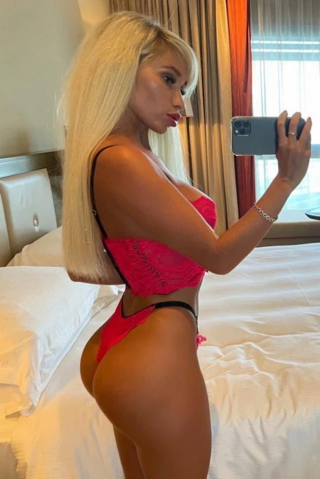 Michelle — 3 / 5